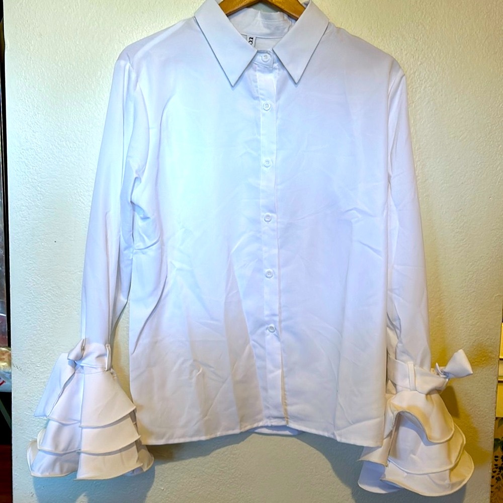 Uoozee NWT Fun Button Up